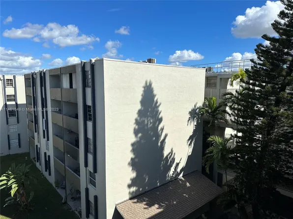 10090 NW 80th Ct, Hialeah, FL 33016
