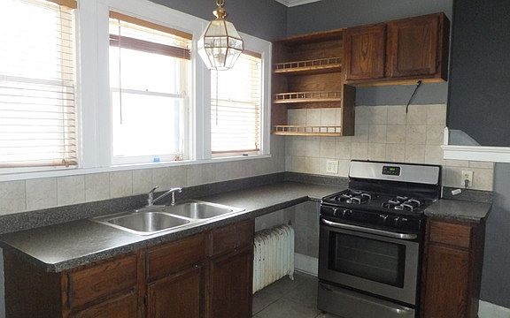 5th image of 821 Ashland Ave