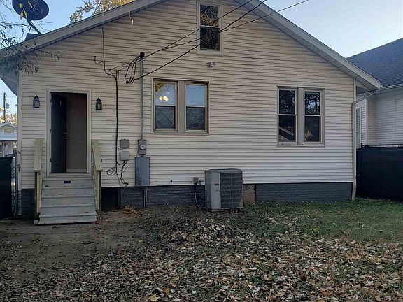 3rd image of 1020 E Blackford Ave