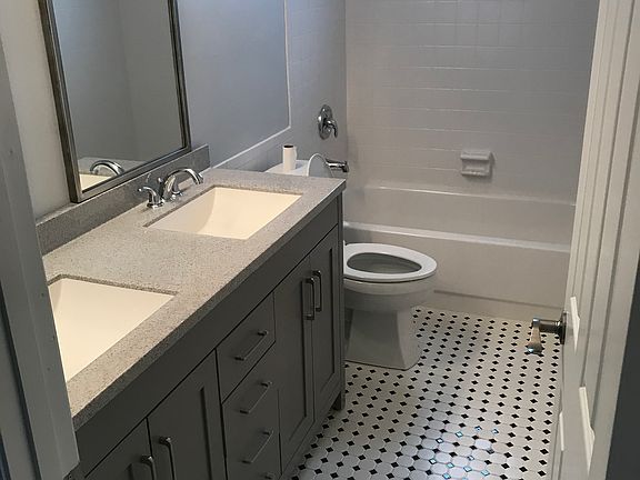 5th image of 1341 Wexford Dr S