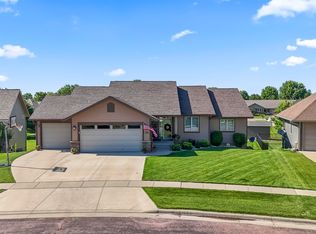 812 Logan Cir, Yankton, SD 57078