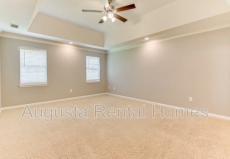 208 Stonington Dr — Photo 27