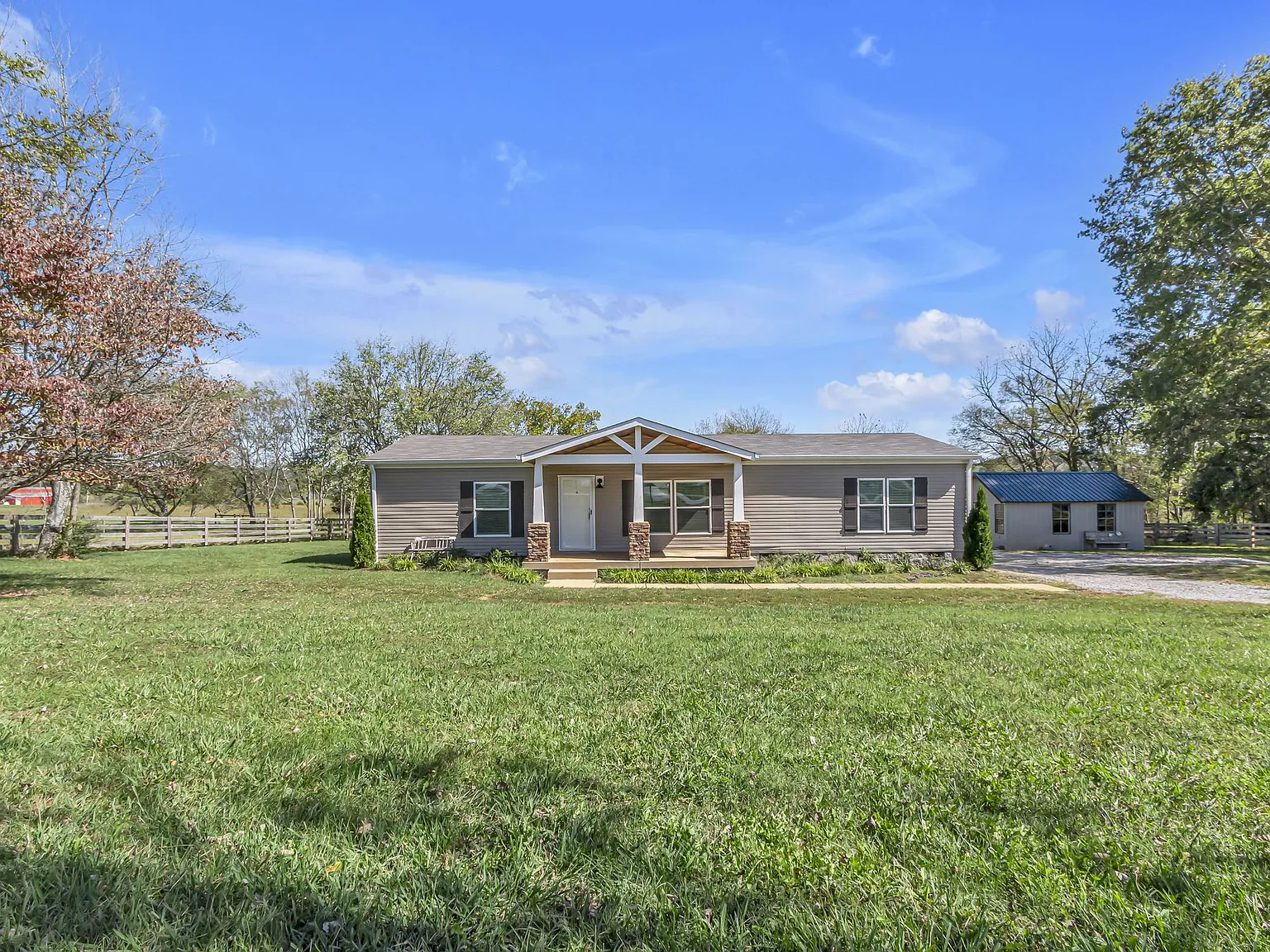 3 bed, 1600 sqft, $2,400 — Photo 3
