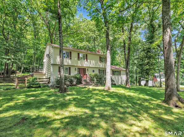 40 Owl Hill Trail, Trumbull, CT 06611