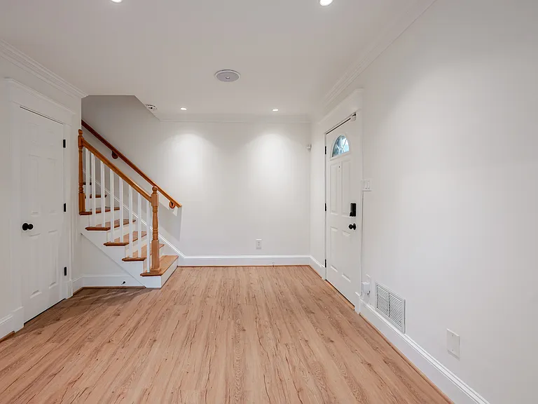 5042 8th St NE — Photo 3