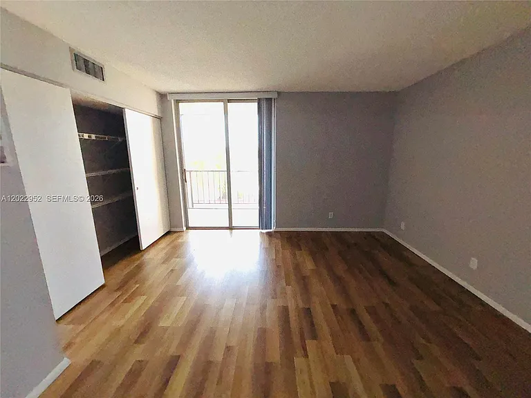 2001 Atlantic Shores Blvd #409 — Photo 7