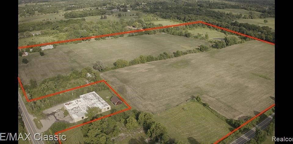 2nd image of 8262 N Territorial
