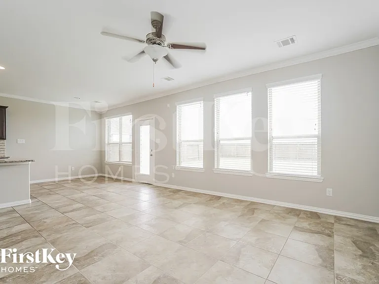 6730 Trinity Trail Ln — Photo 2