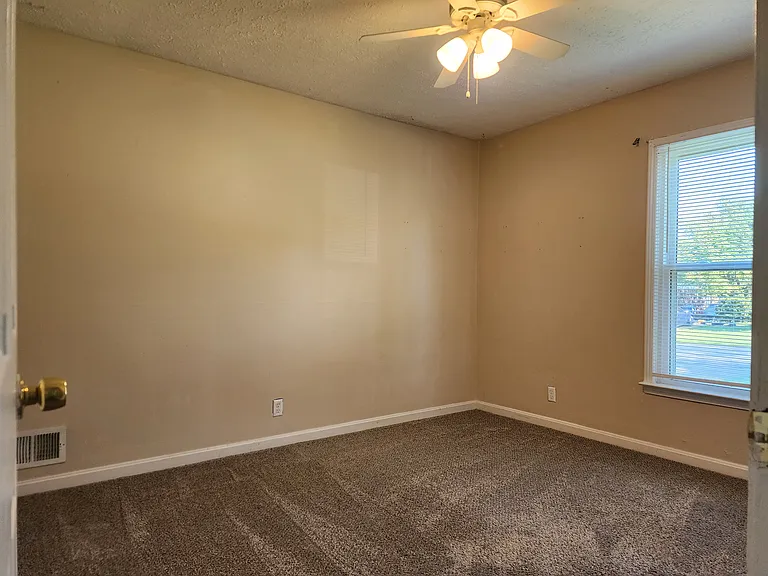 11412 Kendrick Dr — Photo 17