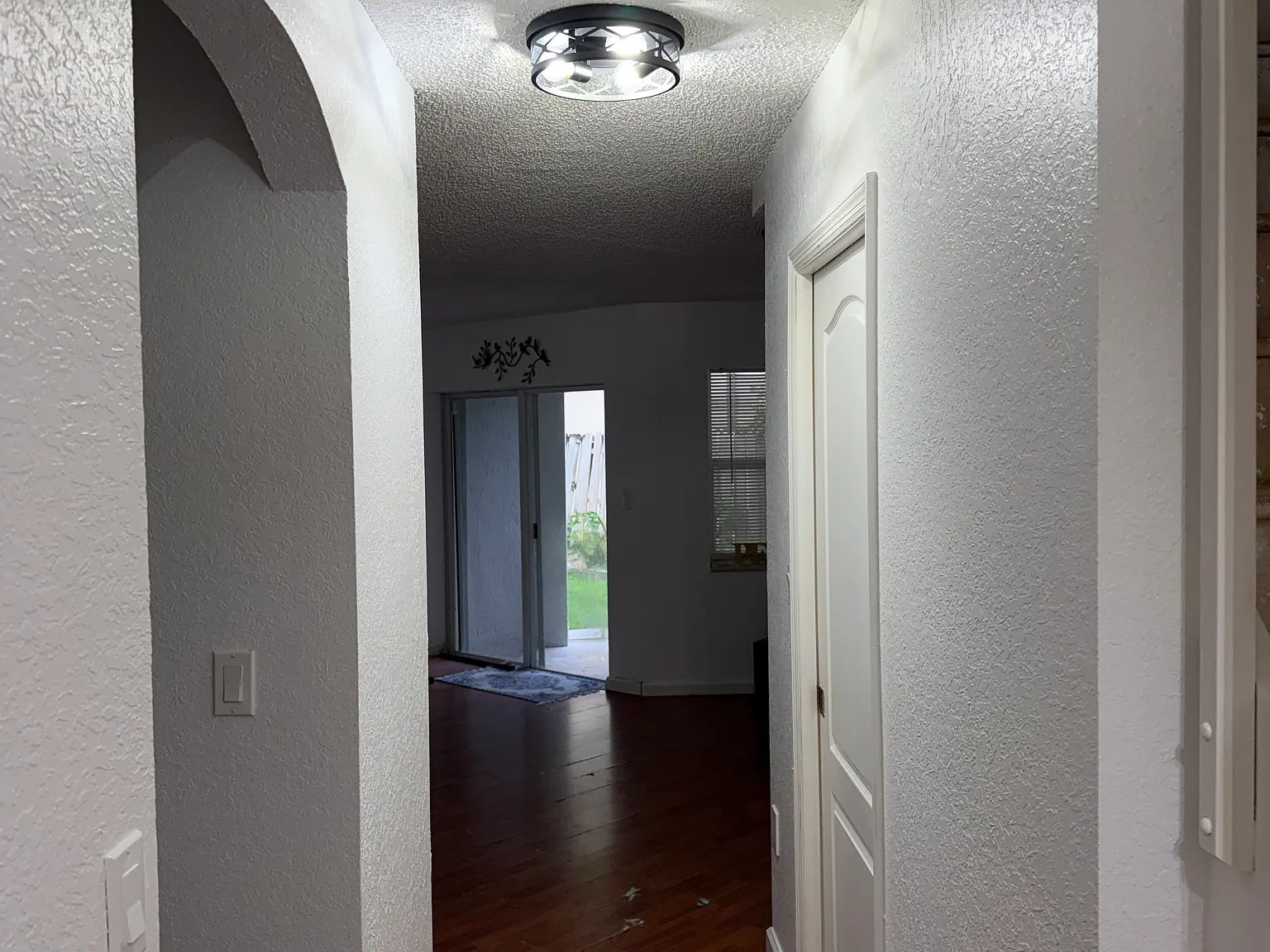 3 bed, 2.5 bath, 1300 sqft, $2,400 — Photo 4