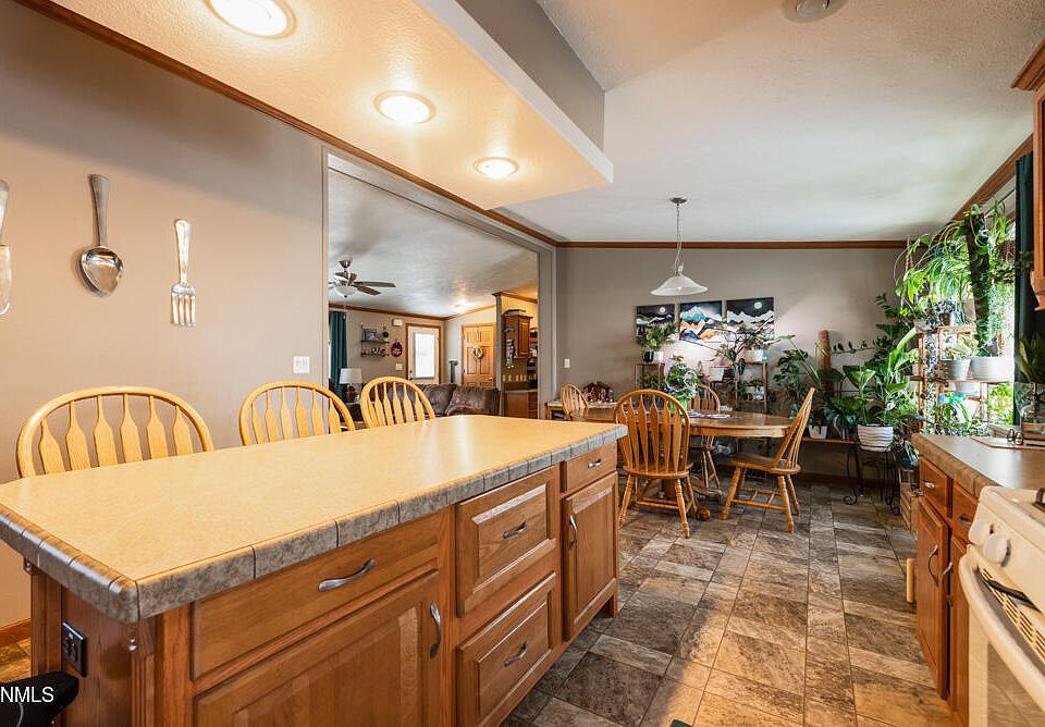 5109 Redcoat Loop, Bismarck, ND 58503 | Zillow