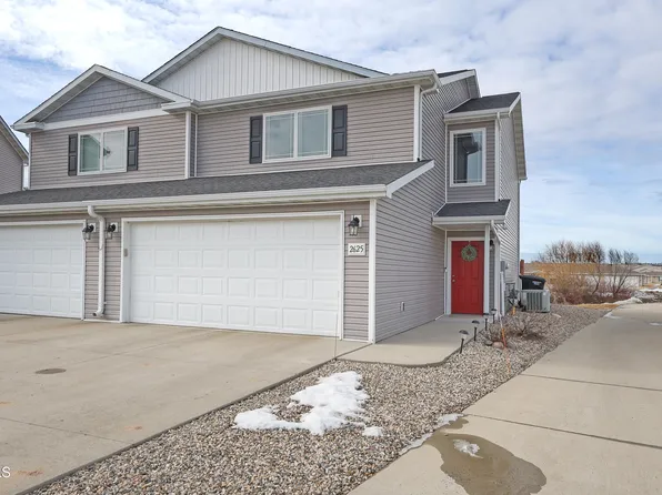 2625 Douglas Pl SE, Mandan, ND 58554