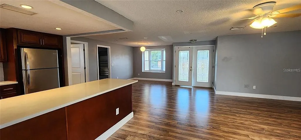 3 bed, 2.0 bath, 1478 sqft, $2,050 — Photo 3