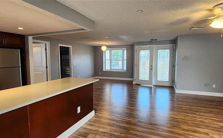 2408 Kimberly Dr — Photo 3