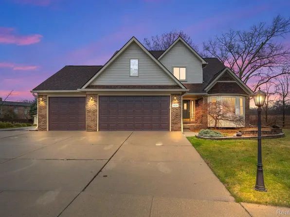 14114 Calf Island Ct, Gibraltar, MI 48173