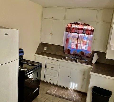 4th image of 2420 N Creston Dr