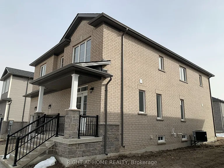 Amber Dr — Photo 9