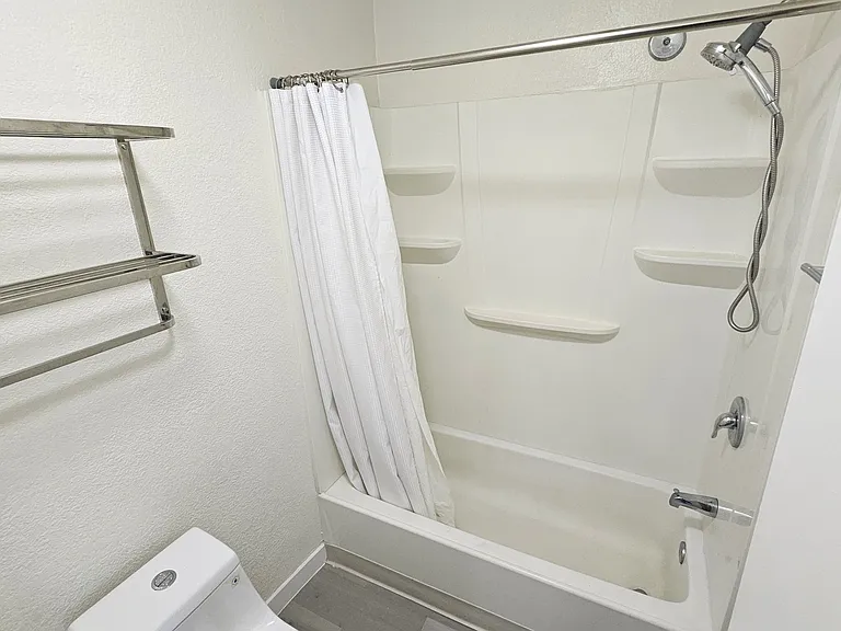 6842 N Fulton Ave #11 — Photo 6