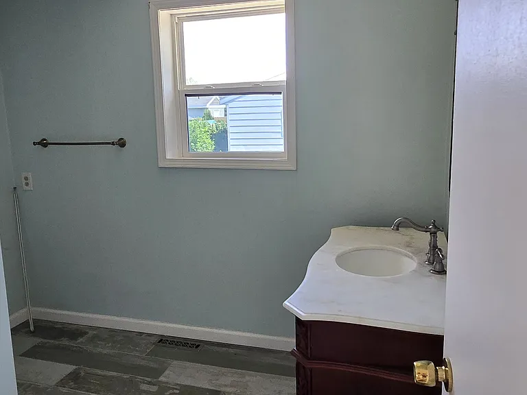 118 Stanley St — Photo 6