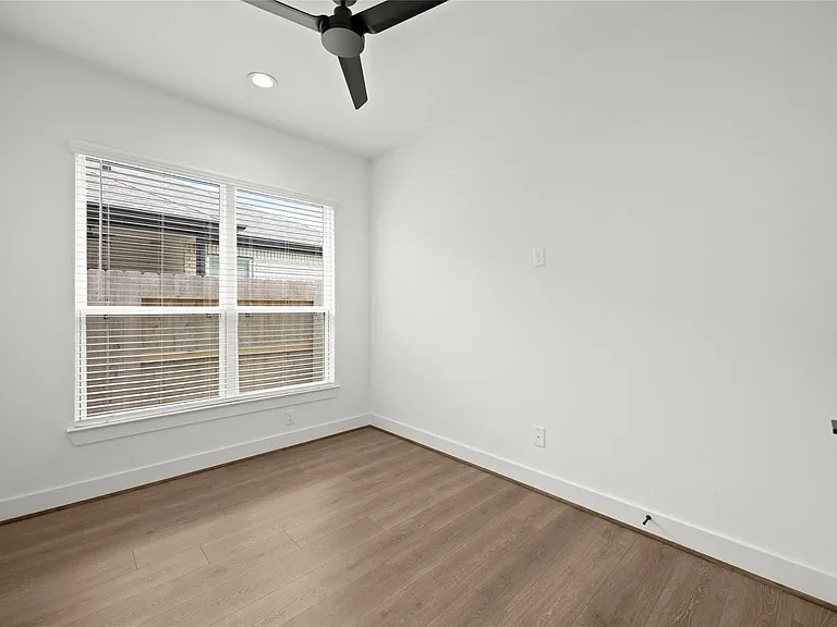 2711 Sunrise Breeze Dr — Photo 19