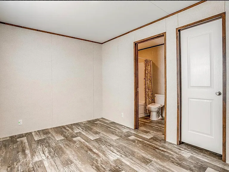 402 W Annex St — Photo 4