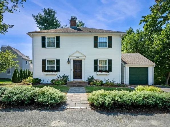 214 High St, Reading, MA 01867