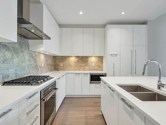 4th image of 5535 Admiral Way #220
