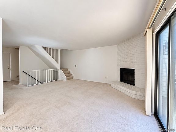 5th image of 1004 Willow Grove Ct
