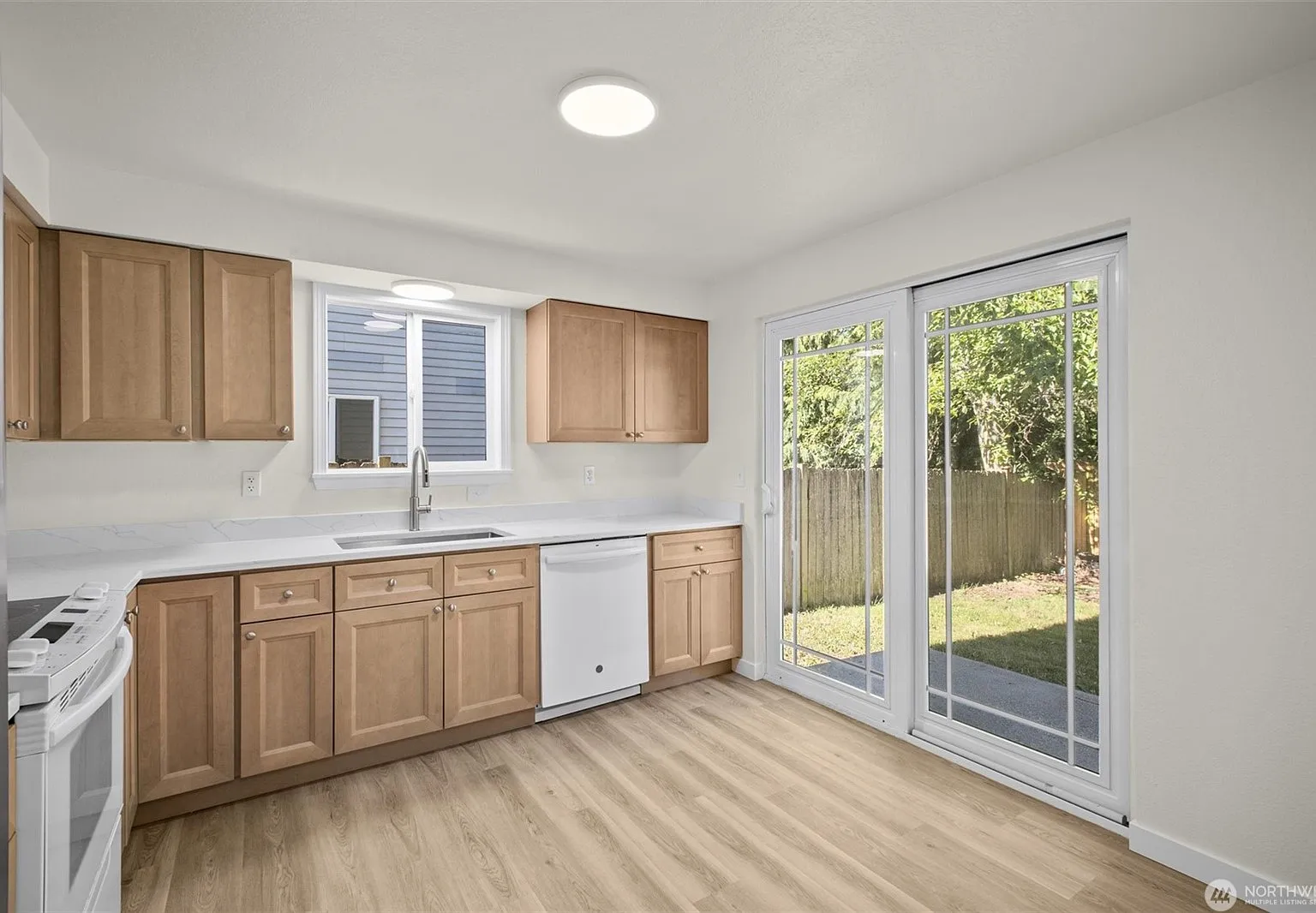 3 bed, 1.5 bath, 1216 sqft, $2,750 — Photo 4