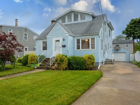 2455 Sycamore Avenue, Wantagh, NY 11793