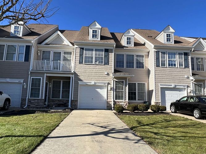 1st image of 805 Turnberry Ct