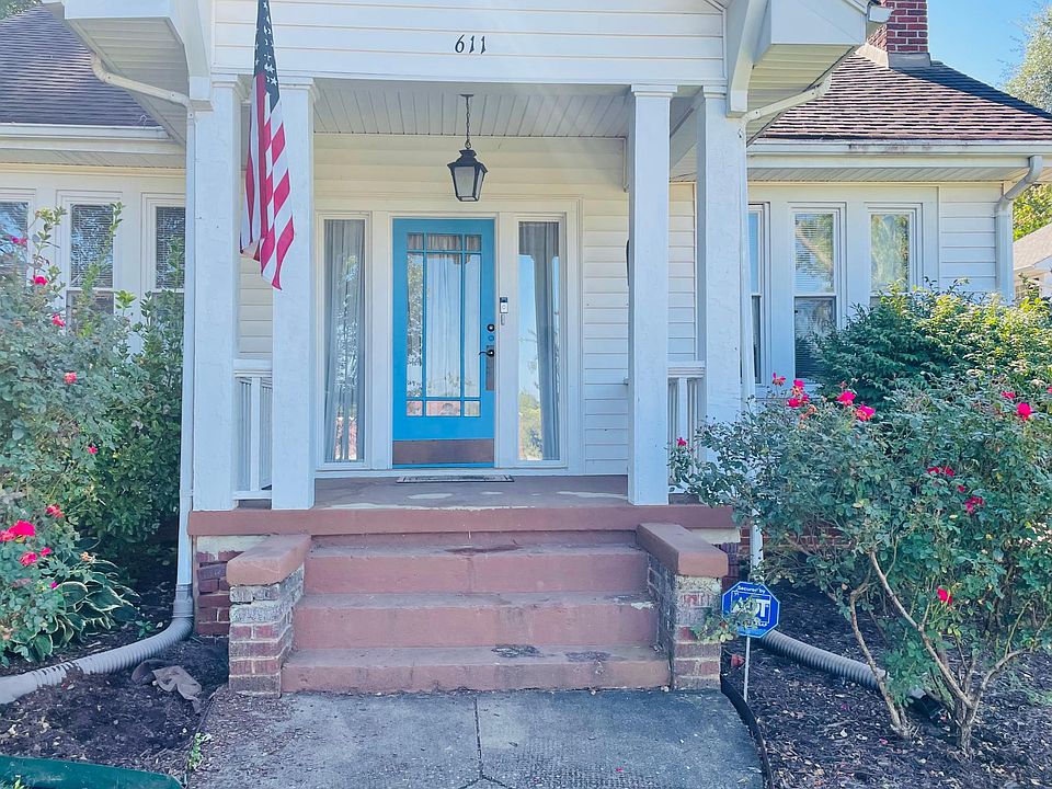 1st image of 611 W Poplar St