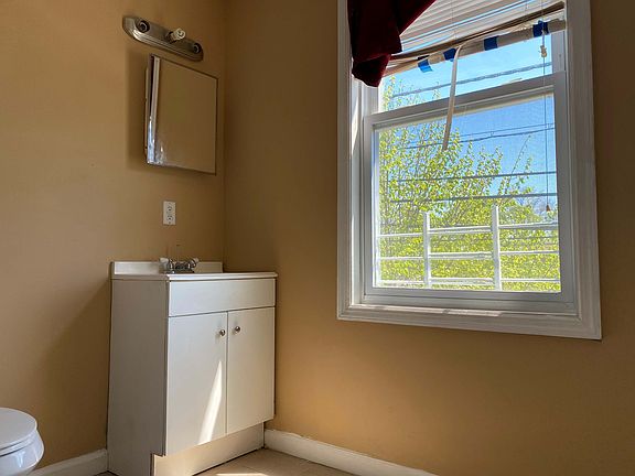 2nd image of 601 S 17th St Floor 2