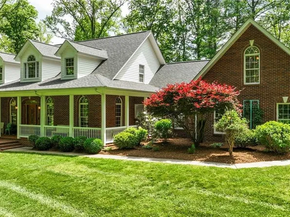 1670 Skyland Dr, Wilkesboro, NC 28697