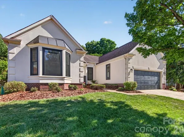 2843 Redfield Dr, Charlotte, NC 28270