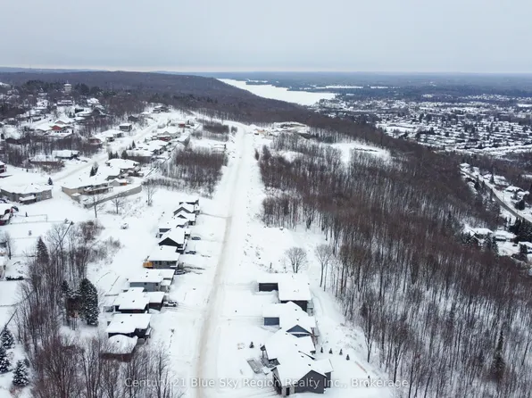 74 Kenreta Dr, North Bay, ON P1C 0A5