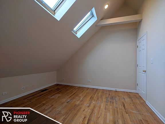 4th image of 3417 N Janssen Ave #2G