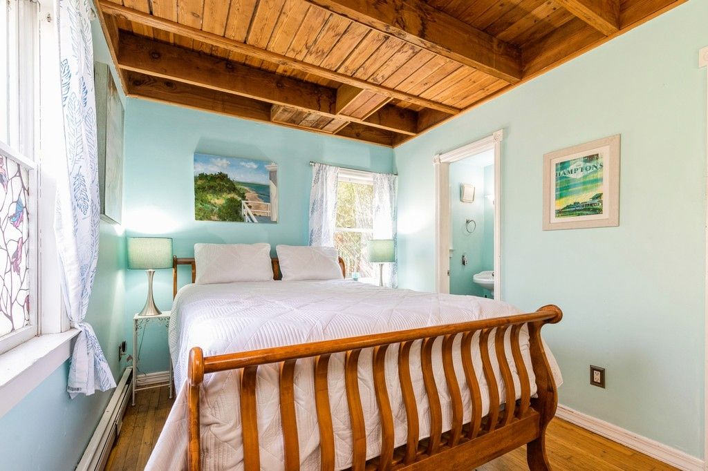  Downstairs guest bedroom