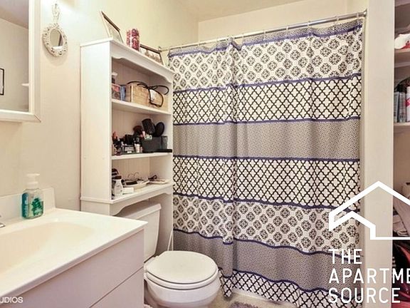 5th image of 1532 W Diversey Pkwy #2