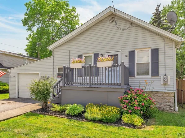 28 Carney St, Tonawanda, NY 14150