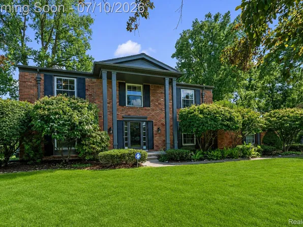 1629 Spotswood Dr, Bloomfield Hills, MI 48302