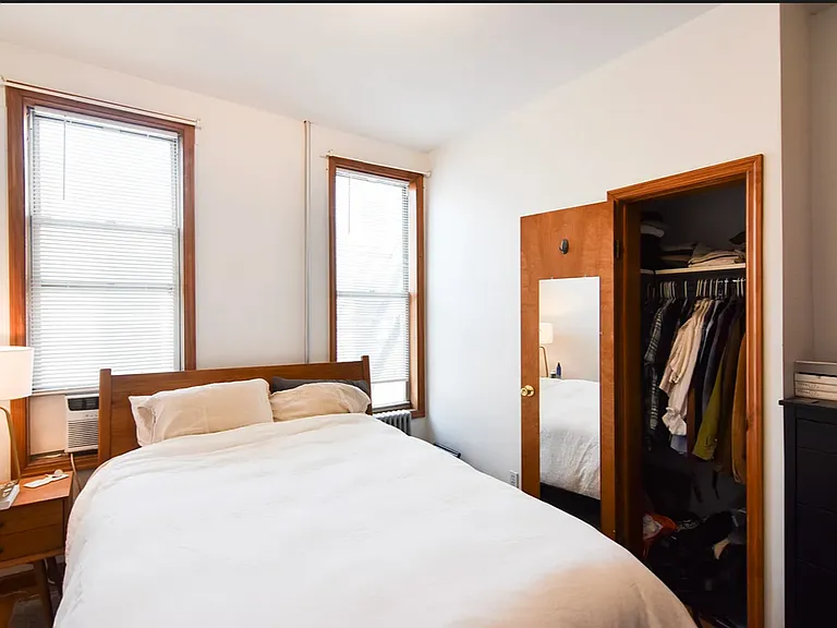 214 N 6th St #4L — Photo 9