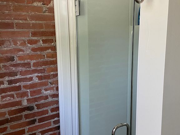 5th image of 5224 Shelburne Rd #105