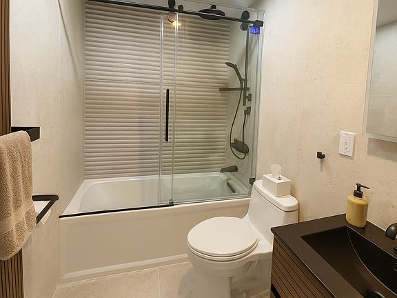 5th image of 188 W 9th St APT 3B