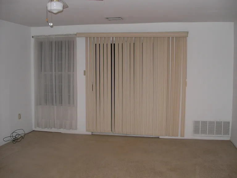 104 Allem Ln — Photo 2