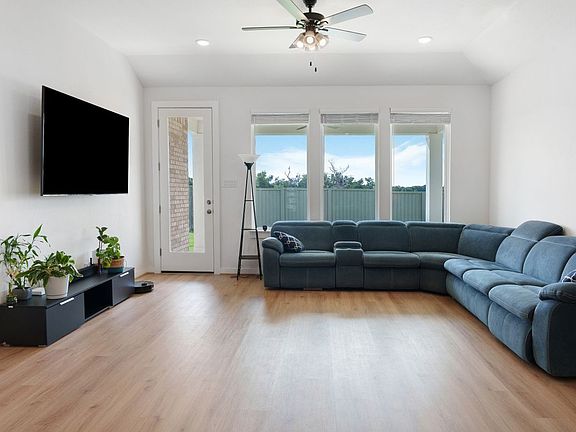 4th image of 316 Amista Dr