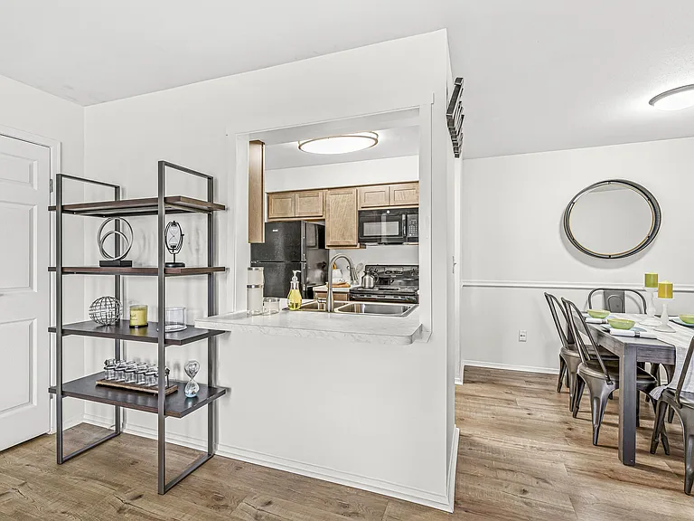 Enclave at Eagle Creek Apartments — Photo 11