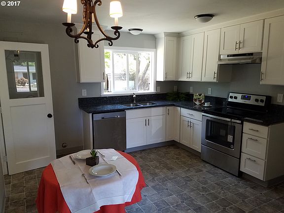 3rd image of 301 SE 101st Ave