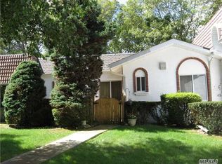 244 Brettonwoods Dr, Coram, NY 11727