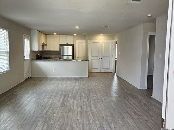2nd image of 9220 GRIFFITH RUN